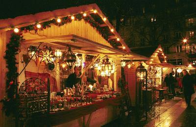 The wooden stalls are usually selling traditional handmade Slovenian Christmas ornaments and light effects, as