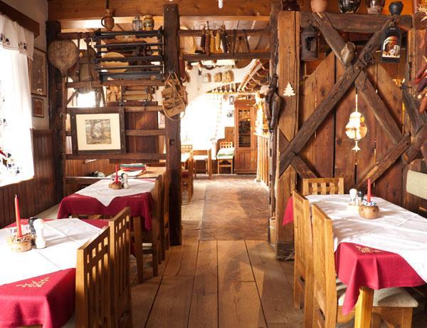 TRADITIONAL ALPINE RESTAURANT Transfer by bus from Mount Vogel: Approx. 20 min.