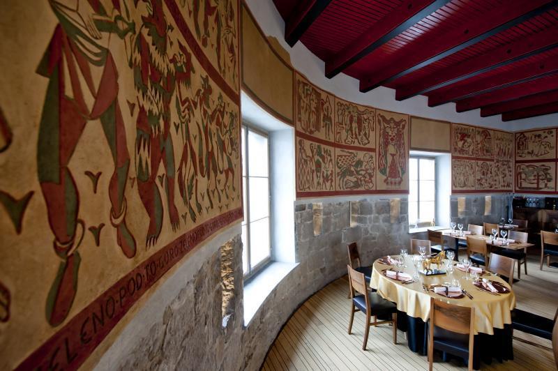 The restaurant's menu, created by the renowned chef Igor Jagodic and his team, includes, among other things, a choice of unconventional 'castle dishes' with a hint of medieval