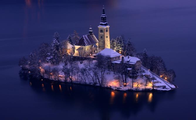 BLED BLED In the beautiful north-western corner of Slovenia, the lakeside resort of Bled nestles amidst dense pine forests, surrounded by the dramatic snowcapped