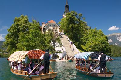 CULTURAL VISIT OF BLED ISLAND IN CASE OF ICE ON THE LAKE THE EVENT CANNOT TAKE PLACE RIDE TO BLED S ISLAND BY TRADITIONAL PLETNA BOAT Pletna is a name for a 7-meter