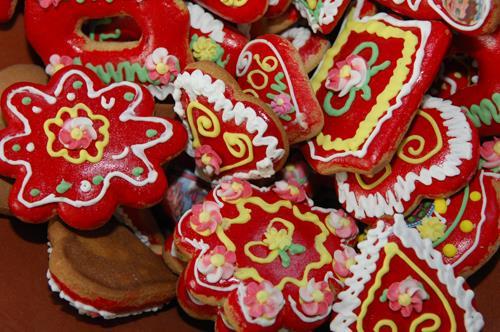 You will create traditional gingerbread cookies,