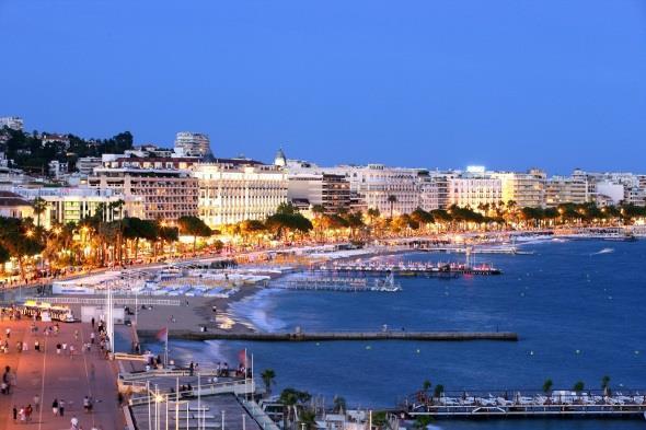 CONTEXT 2/8 WHAT IS CANNES? Sites known all over the world La Croisette: its palaces, its casinos, its beaches.