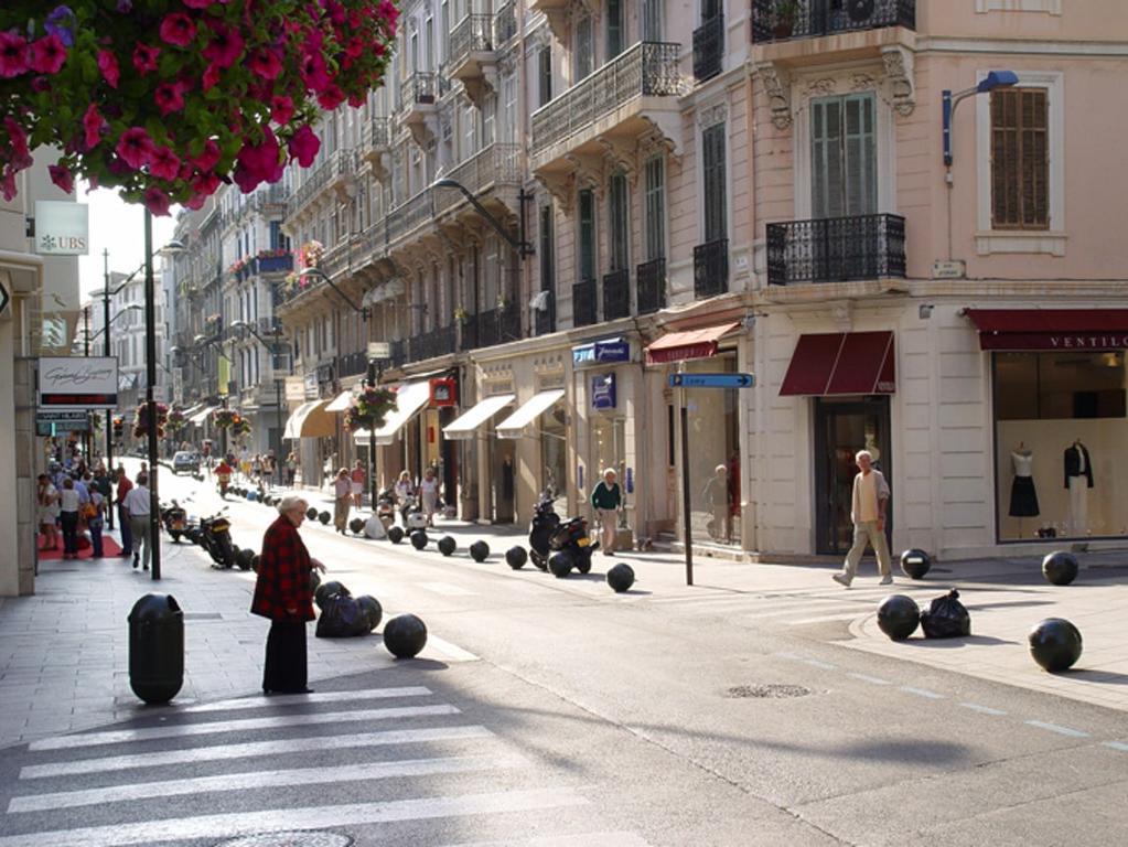 Rue d Antibes, Cannes.