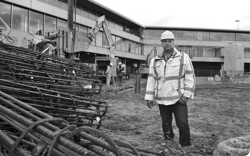 Schiphol & Melvin Fraenk Work foreman at Ballast Nedam "Ensuring a smooth, well-managed construction process without hinder for passengers and airlines certainly represents a complex challenge.
