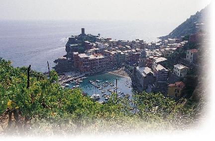 Cinque Terre Rome SOURCE: CINQUE TERRE TOURISM CONSORTIUM Overview Cinque Terre The plan Triggered by the issues of seasonal peaks in tourism and preservation of the environment Extensive cooperation