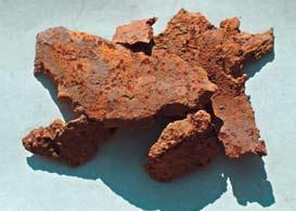 du neposredne okolice z iskalcem kovine je bilo v zemlji zaznati izredno veliko železnih predmetov.