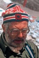 v spomin Evgen Vavken (1927-2007) Evgen Vavken na odpravi Everest 1979 Pred dobrim mesecem sta se tiho poslovila v slovenskem planinstvu pomembna in zaslužna zdravnika Evgen Vavken in Andrej O.
