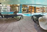 The hotel has impressive facilities with an indoor pool, sauna, steam room, jacuzzi and on site gift and flower shops.