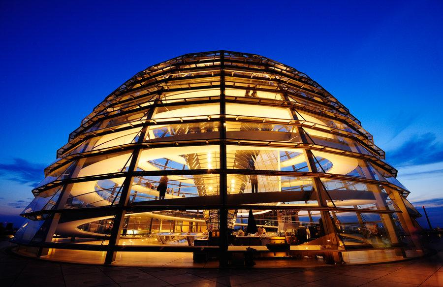 Listening/Reading 2 A Glass Dome Read the headline from Part 2 of this week's special Berlin podcast Look at the 3 statements about the topic. Guess - Do you think there correct? Choose YES or NO!