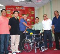SocialTalk A noble act Sarawak s multi awards corporation, Naim Cendera, ensures generous donations through its Naim Trust Fund In Sarawak Naim Cendera Holdings Berhad is synonymous with excellence
