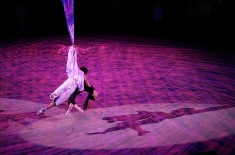 SHA 109-103 ERA ACROBATIC SHOW Evening The multimedia theatrical spectacular "Era - Intersection of mixes traditional Chinese acrobatics, a 2,000-year-old art form, with high technology, using