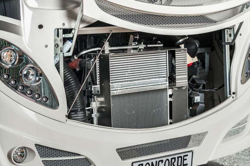 ENGINE COMPARTMENT. Perfectly tidy: the important elements in the engine compartment are easily accessible.