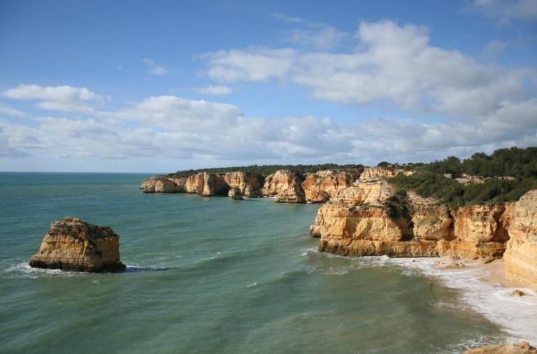 Rua de Vista Real 37.222674005032566, -7.4542236328125 Praia Marinha The Marinha beach is a fantastic place to relax and the environment well into your record.