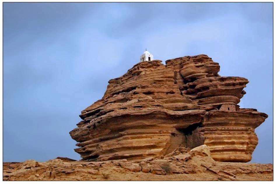 "Arror Rock" [near Rohri in Sindh] The shape of rock was