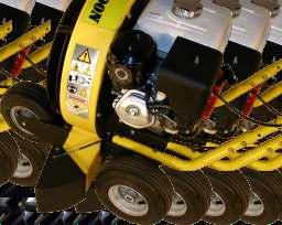 Features: Wind velocity - 205+ MPH @ 2500 CFM, hurricaneforce to the extreme Rugged blower design
