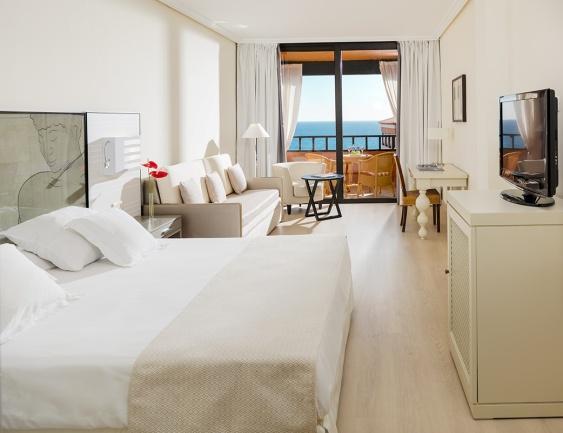 Family Rooms: specially set up with children in mind, Family Rooms are approximately 34 m² and include a 7 m² balcony with side views of the sea or gardens.