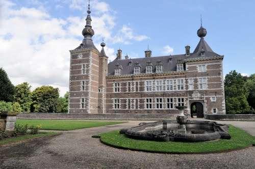 Itinerary Day to Day Day 1: Individual arrival at Maastricht You receive a warm welcome with champagne on board of the Hotel Yacht Miró***** at Historical Maastricht.