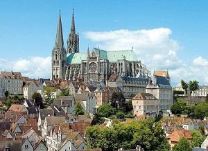 DAY 6: CHARTRES / LISSES (Wednesday) After breakfast, go on a walking tour around the historical centre of Chartres and discover the picturesque streets with their ancient half-timbered houses and