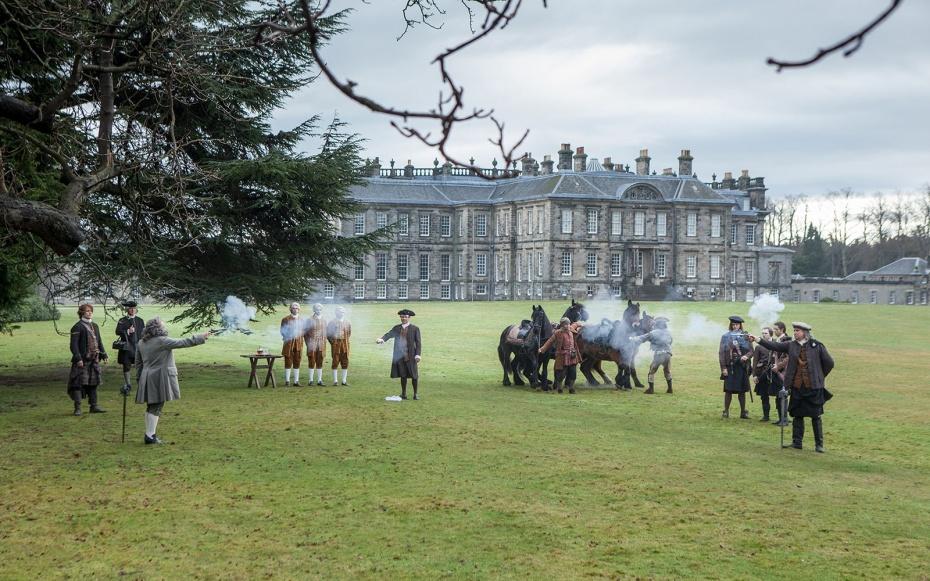 Midhope House is the location for this scene at the steps of Jamie and Claire s beloved Lallybroch.