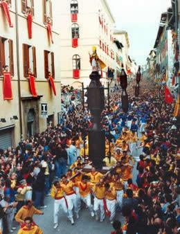 What s On in Central Italy January: Carnivale, Foiano della Chiana, Arezzo one of the oldest Carnivale celebrations in Italy, with masked balls, costumes and parades.