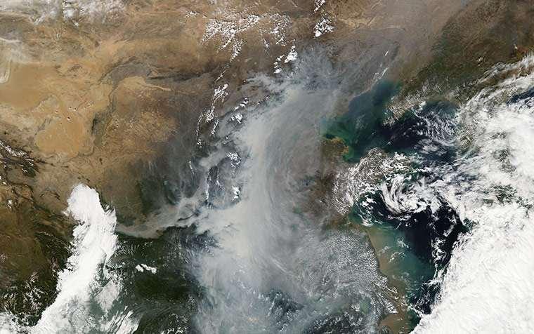 In early October 2010, a high-pressure weather system settled over eastern China, and air pollution began to build up for nearly a week.