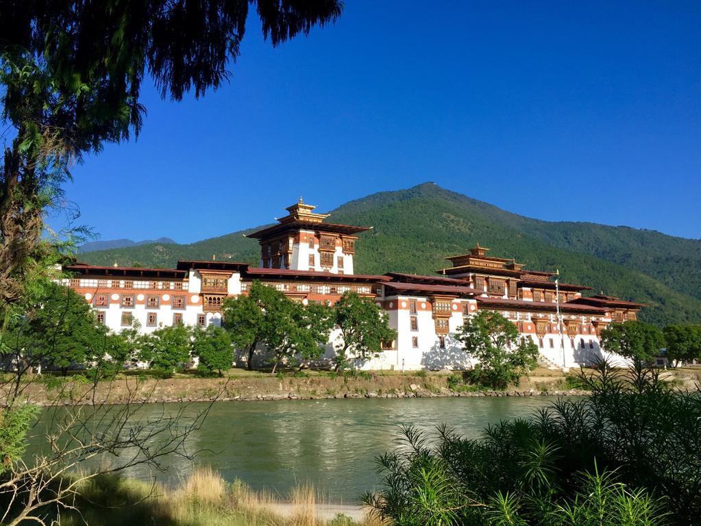 22 October Phuntsholing-Paro, Bhutan We will be first in line at Indian immigration this morning before our adventure begins into the Dragon Kingdom of Bhutan through the magnificent main gate of
