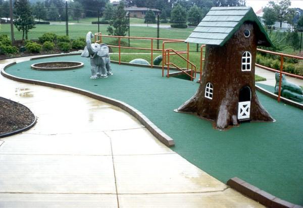 Miniature golf Accessible route may