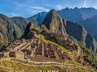 Day 4 TRAIN TO MACHU PICCHU & RUINS TOUR Enjoy an early breakfast before heading to the train station where you will take a scenic train ride to Aguas Calientes.