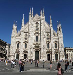 scheduled flight from Phoenix to Milan, Italy. DAY 2 Sunday, 11 March 2018 Our 24-hour Tour Director will meet us at the airport and remain with us until our final airport departure.