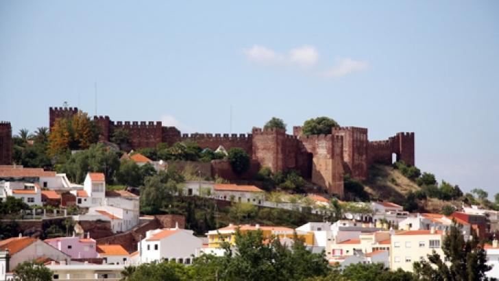 towers, then having the dinner in the hotel. On the 9 th day visiting the Silves castle was known as Shalb during the Arab rule period of the region between 711 1249.