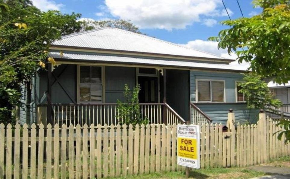 Houses selling like hot cakes in Ipswich Helen Spelitis 16th Jan 2017 The latest real estate statistics are in and Ipswich has emerged as the "standout performer", beating Brisbane and surrounding