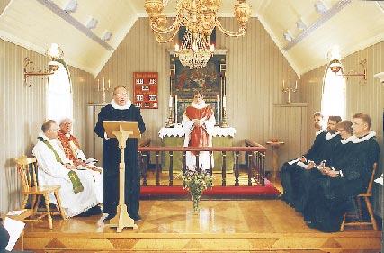Guðrún Edda Gunnarsdóttir, sóknarprestur, sem sá um altarisþjónustu, sr. Baldur Vilhelmsson, prófastur sá um ritningalestur og dr. Sigurbjörn Einarsson, biskup flutti predikun.