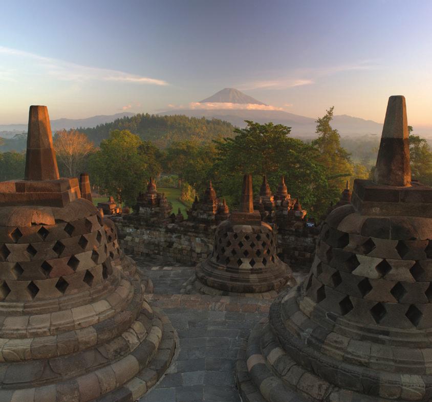 Intersperse days of sightseeing at serene Borobudur, bustling Yogyakarta or any number of vibrant villages with spells of relaxation at Amanjiwo s spa, 40-metre pool and romantic open-air