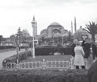 мозаика), да би у време турског председника Ататурка Аја Софија била претворена у музеј.