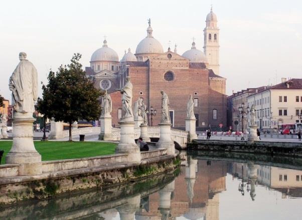 All day dedicated Carnival of Venice. Lunch free. Dinner and overnight stay in hotel.