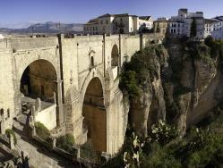 We will pass through white villages such as Arcos de la Frontera, Villamaritin and Algodonales arriving in Ronda where there