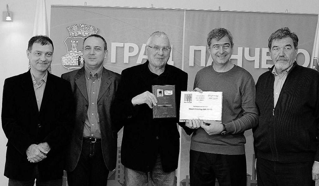 самоуправе Планинарско друштво Јеленак добило је признање Европске пешачке асоцијације за реализацију пројекта обележавања пешачких стаза на Чардаку.
