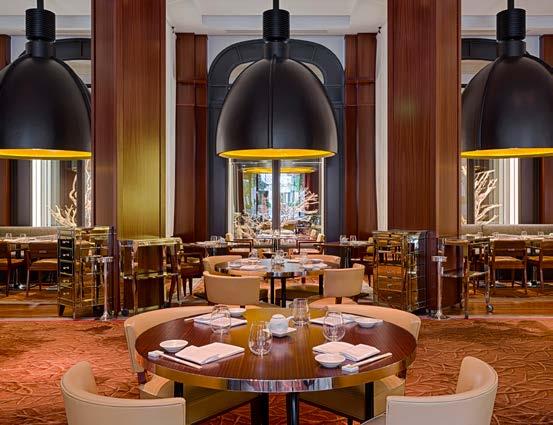 Restaurants and bar Le Royal Monceau - Raffles Paris proposes distinct areas dedicated to gastronomy, each offering a choice of cuisine and styles, where guests can share the vibrancy of Parisian