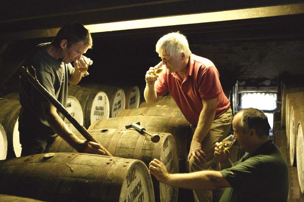 Scotch Whisky Connoisseur AN EPIC JOURNEY TO DISCOVER THE BEST WHISKY IN SCOTLAND AN EPICUREAN SOJOURN ENJOY THE MOST RARE AND UNIQUE SINGLE MALTS TRAVEL FROM