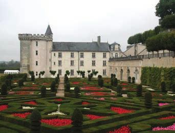 Built in the middle of the town that it effectively controlled, the Château de Blois comprises several buildings constructed from the 13th to the 17th century around the main courtyard.
