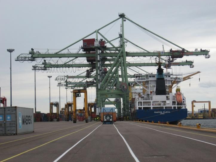 Port of Kotka 2006: over 450,000 TEUs Five terminals within