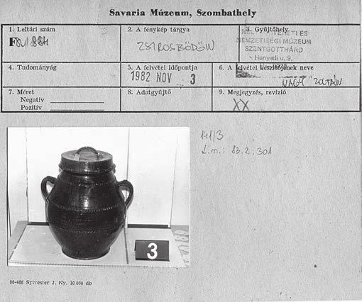 Marija Kozar-Mukič Zbiratelj Karel Gašpar (1914 1982). Foto: Slika iz osebne izkaznice (arhiv Muzeja Avgusta Pavla). posode (inv. št. 83.2.269, 83.2.199, 83.2.108) in lončeno skledo (inv. št. 83.2.251).