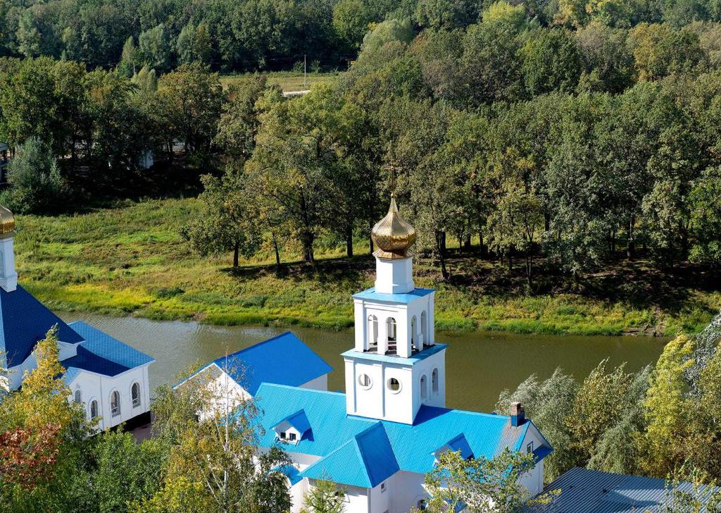 THE VOLGA This exciting cruise along the Russian waterways will show us a different Russia with its lush forests, its islands lost in immense lakes, cozy riverside villas and landscapes of