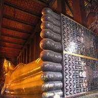 A mix of colors and smells this is an experience that will impress everybody! Visit Wat Pho and its Golden Reclining Buddha.