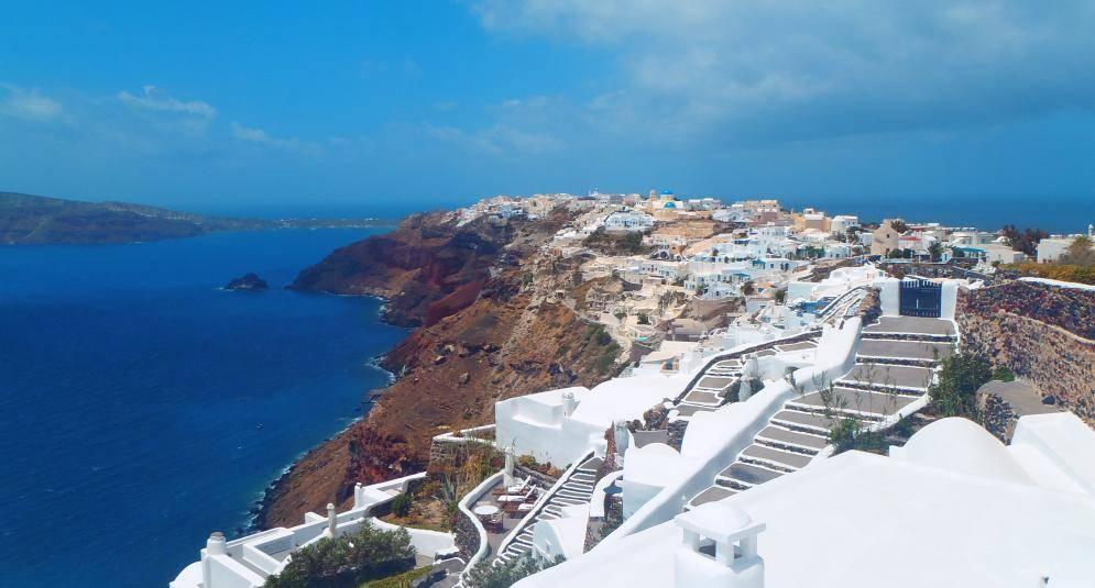 caldera-edge trail, from Fira to Oia on Santorini Time for swimming, sightseeing and exploring after the walks HOLIDAY CODE SNH Greece, Trek &