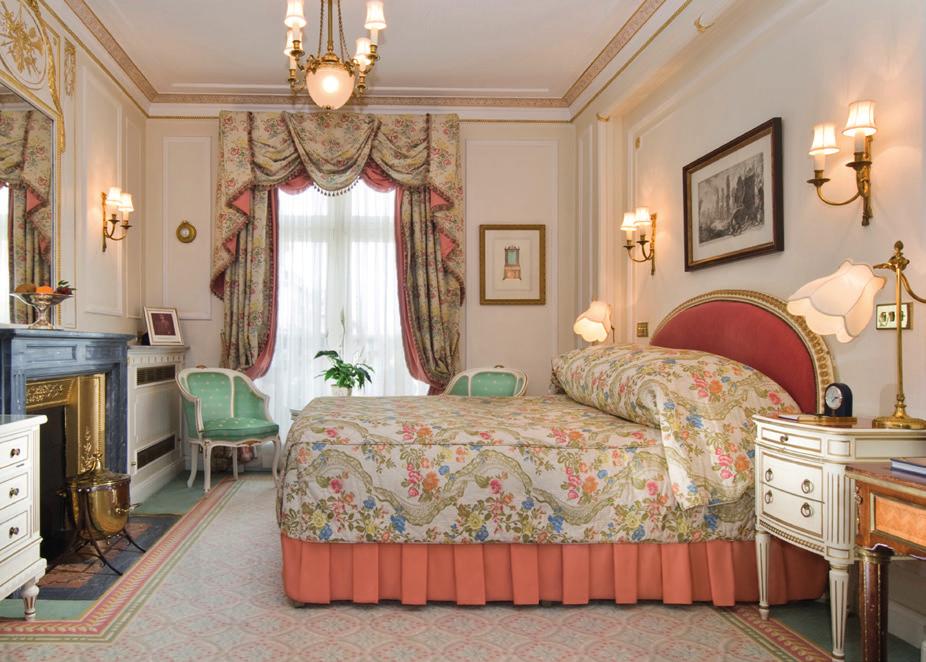 SUPERIOR QUEEN ROOMS Beautifully decorated in the hotel s classic Louis XVI colour palette of blue, peach, pink