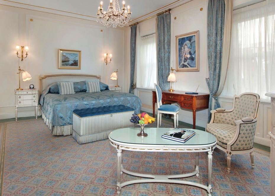30 rooms, up to 260 square feet (24 square metres) EXECUTIVE KING ROOMS Featuring a small seating area with