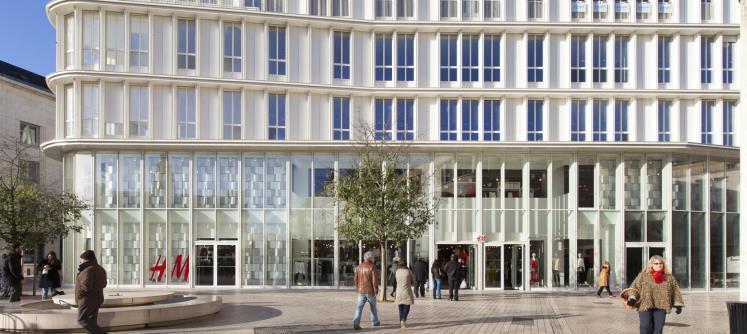offices, and presented this operation with a CORE profile during a 3 months period, for an investment volume of approx 10 Millions The Result : Amundi Immobilier for SCPI