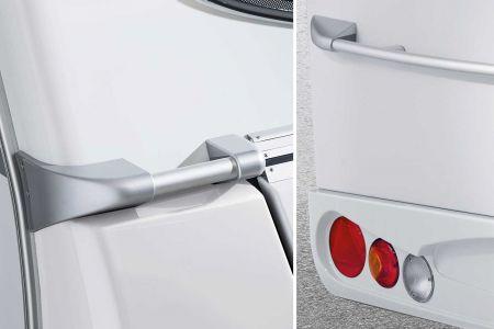 The rear handle runs along the entire width of the caravan so that several helpers can all pull together.